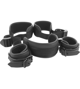 FETISH SUBMISSIVE - POSITION JAMBES OUVERTES AVEC MENOTTES DOUBLÉES EN NOPRÈNE