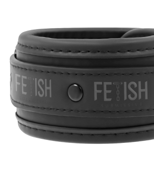 FETISH SUBMISSIVE - POSITION JAMBES OUVERTES AVEC MENOTTES DOUBLÉES EN NOPRÈNE