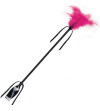 SECRETPLAY - FOUET  FEATHER NOIR ET FUCHSIA