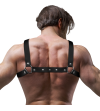 FETISH SUBMISSIVE ATTITUDE - HARNAIS DE POITRINE RÉGLABLE EN ÉCO-CUIR POUR HOMMES AVEC CROIX BULLDOG