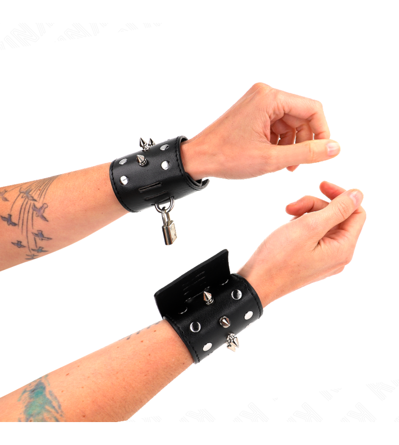 KINK - APPAREILS-POIGNETS PUNK AVEC POINTES 25 X 6 CM